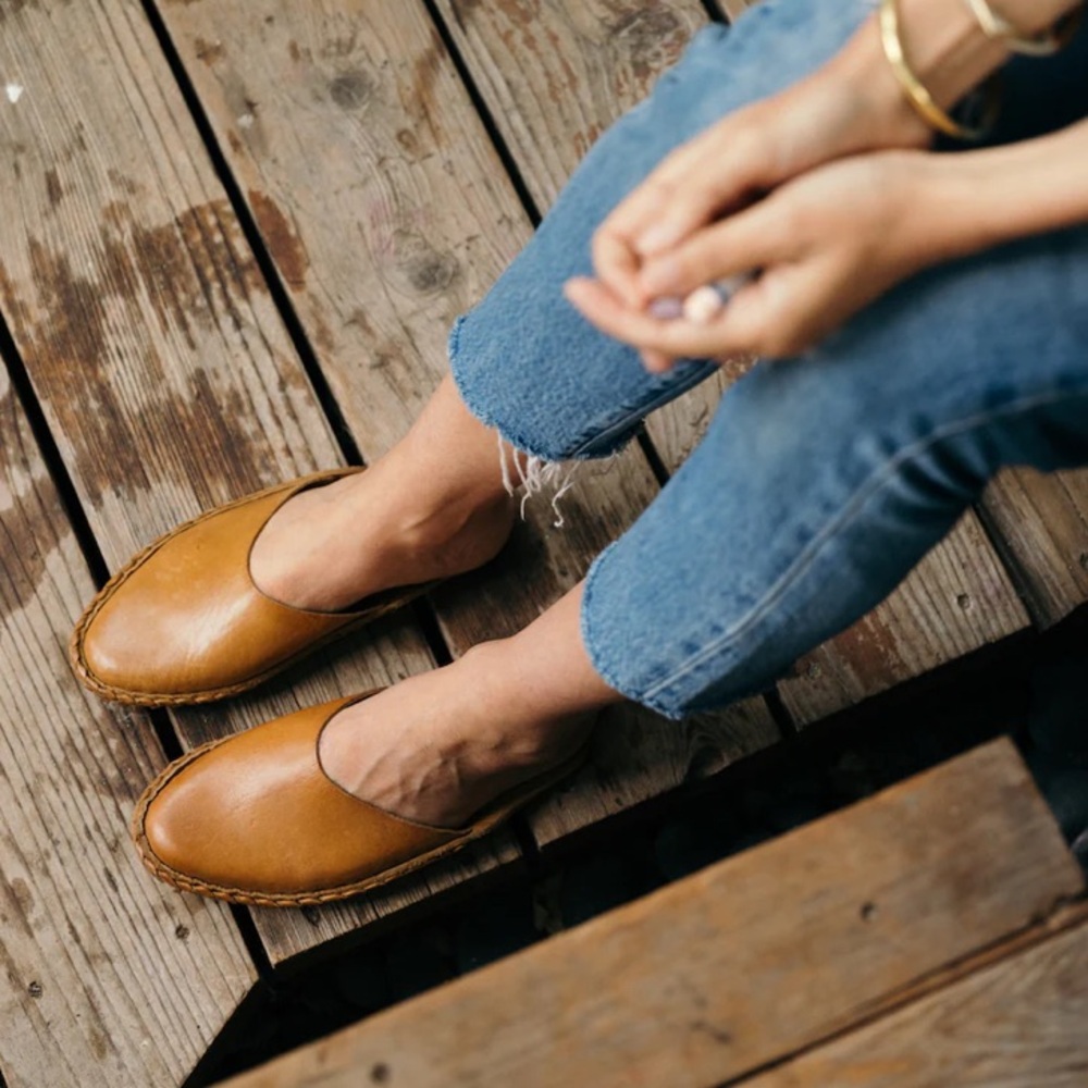 BRAND NEW Mohinders Women’s Heritage Solid Slide in Honey / Mules